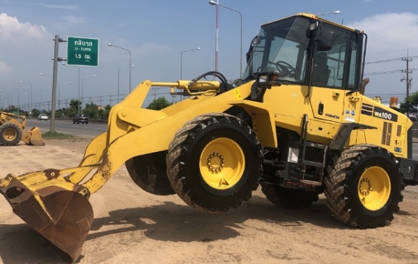 ขายรถตักล้อยาง KOMATSU WA100-6 ปี 2013 นำเข้าเองจากญี่ปุ่น สภาพสวยพร้อมใช้งาน มีVDOการทำงานครับ
