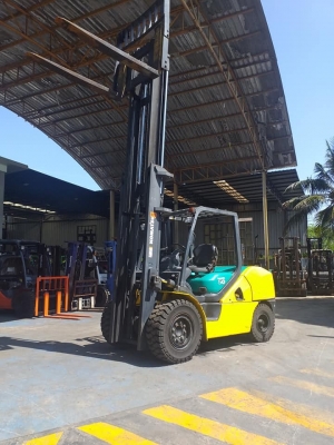 ขายKomat’su ขนาด 5 ตัน เสา 4 เมตร ดีเซล ขายKomat’su ขนาด 5 ตัน เสา 4 เมตร ดีเซล