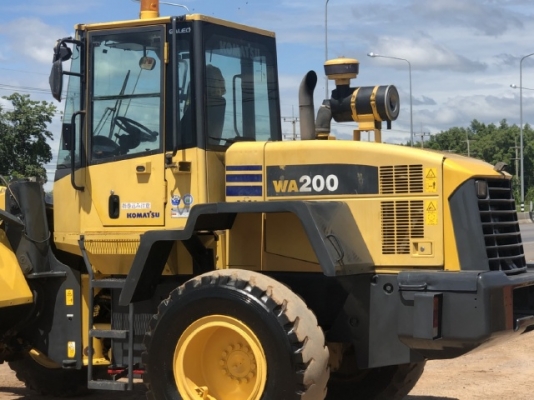 ขายรถตักล้อยาง KOMATSU WA200-5 แขนยาวพิเศษ นำเข้าเองจากญี่ปุ่น สภาพสวยพร้อมใช้ มีVDOการทำงานครับ
