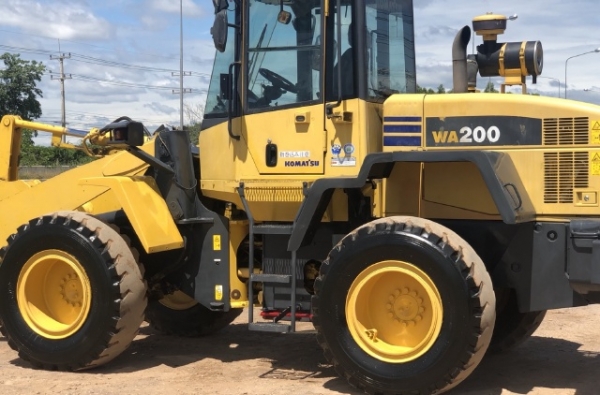 ขายรถตักล้อยาง KOMATSU WA200-5 แขนยาวพิเศษ นำเข้าเองจากญี่ปุ่น สภาพสวยพร้อมใช้ มีVDOการทำงานครับ