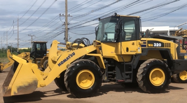ขายรถตักล้อยาง KOMATSU WA320-5 นำเข้าเองจากญี่ปุ่น สภาพสวยพร้อมใช้ มีVDOการทำงานครับ