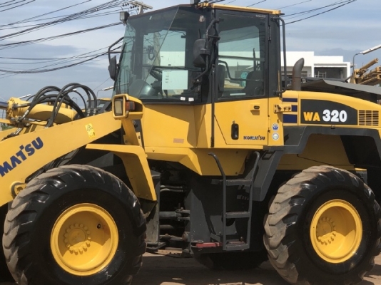 ขายรถตักล้อยาง KOMATSU WA320-5 นำเข้าเองจากญี่ปุ่น สภาพสวยพร้อมใช้ มีVDOการทำงานครับ