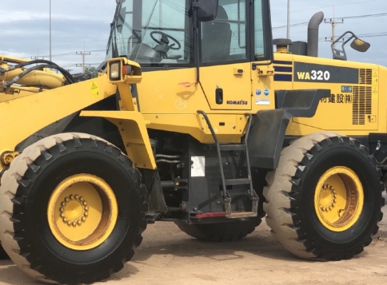 ขายรถตักล้อยาง KOMATSU WA320-6 ปี 2012 นำเข้าเองจากญี่ปุ่น สภาพสวยพร้อมใช้ มีVDOการทำงานครับ