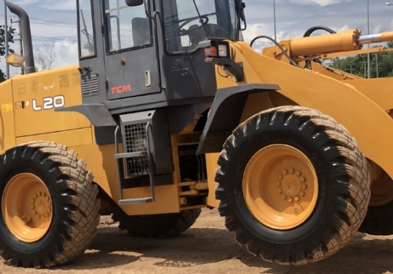 ขายรถตักล้อยาง TCM L20 (เทียบเท่า WA200) นำเข้าเองจากญี่ปุ่น สภาพสวยพร้อมใช้ มีVDOการทำงานครับ
