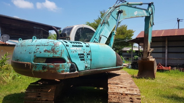 ขายด่วน KOBELCO SK200 MART 5 ธรรมดา ไฟฟ้าสมบูรณ์ ช่วงล่างสวย เครื่องปั้มดี เอวแน่น เฟรมสวยไม่ผุ รถพร้อมทำงานเลยครับ เอกสารสัญญาซื้อขาย สนใจสอบถาม  093-0764943 คุณ ตั้ม