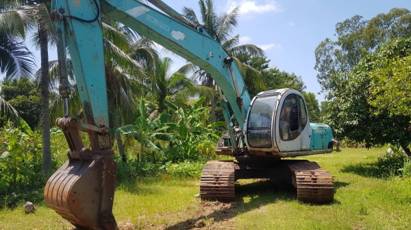 ขายด่วน KOBELCO SK200 MART 5 ธรรมดา ไฟฟ้าสมบูรณ์ ช่วงล่างสวย เครื่องปั้มดี เอวแน่น เฟรมสวยไม่ผุ รถพร้อมทำงานเลยครับ เอกสารสัญญาซื้อขาย สนใจสอบถาม  093-0764943 คุณ ตั้ม