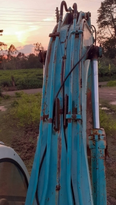 ขายด่วน KOBELCO SK200 MART 5 ธรรมดา ไฟฟ้าสมบูรณ์ ช่วงล่างสวย เครื่องปั้มดี เอวแน่น เฟรมสวยไม่ผุ รถพร้อมทำงานเลยครับ เอกสารสัญญาซื้อขาย สนใจสอบถาม  093-0764943 คุณ ตั้ม