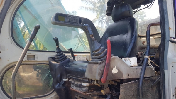 ขายด่วน KOBELCO SK200 MART 5 ธรรมดา ไฟฟ้าสมบูรณ์ ช่วงล่างสวย เครื่องปั้มดี เอวแน่น เฟรมสวยไม่ผุ รถพร้อมทำงานเลยครับ เอกสารสัญญาซื้อขาย สนใจสอบถาม  093-0764943 คุณ ตั้ม