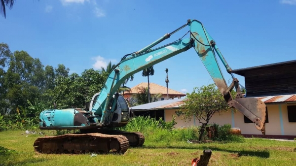 ขายด่วน KOBELCO SK200 MART 5 ธรรมดา ไฟฟ้าสมบูรณ์ ช่วงล่างสวย เครื่องปั้มดี เอวแน่น เฟรมสวยไม่ผุ รถพร้อมทำงานเลยครับ เอกสารสัญญาซื้อขาย สนใจสอบถาม  093-0764943 คุณ ตั้ม