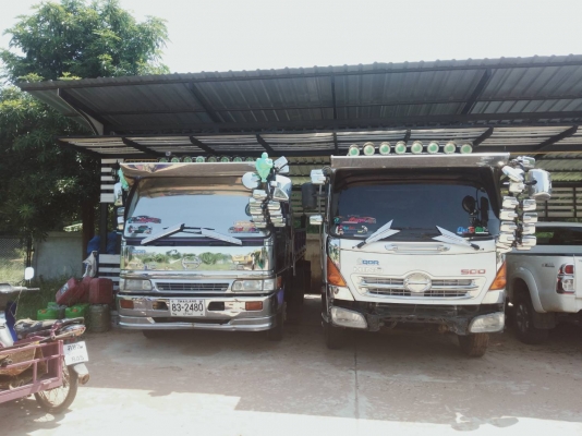 ขายรถแม็คโครพร้อมเทลเลอร์ และรถดั้ม2คันถ้าซื้อแยกได้ครับ