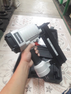 ปืนยิงตะปู เครื่องยิงแม็ก ปืนยิงคอนกรีต แบบใช้ลม รุ่น ST64 อย่างดี