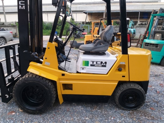 ขายรถยก TCM FD25 Z2S เครื่องดีเซล C240 เสาสูง 4 เมตร งาเท ยกได้ 2.5 ตัน เกียร์ธรรมดา ล้อหน้าคู่ รถนอกนำเข้า ติดต่อ 063-5628992