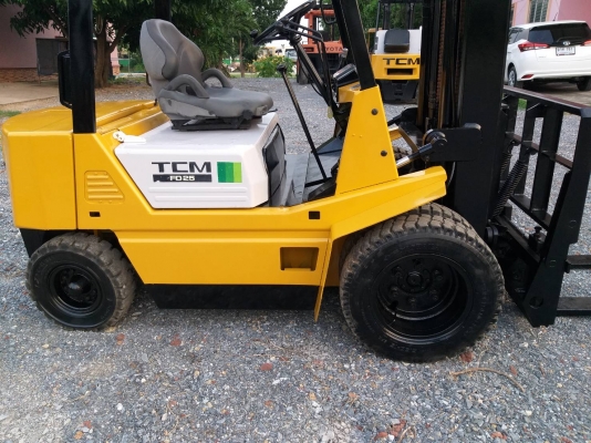 ขายรถยก TCM FD25 Z2S เครื่องดีเซล C240 เสาสูง 4 เมตร งาเท ยกได้ 2.5 ตัน เกียร์ธรรมดา ล้อหน้าคู่ รถนอกนำเข้า ติดต่อ 063-5628992