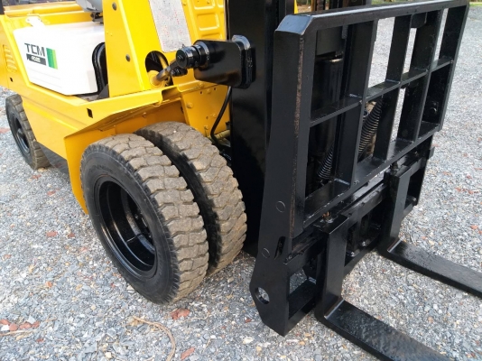 ขายรถยก TCM FD25 Z2S เครื่องดีเซล C240 เสาสูง 4 เมตร งาเท ยกได้ 2.5 ตัน เกียร์ธรรมดา ล้อหน้าคู่ รถนอกนำเข้า ติดต่อ 063-5628992