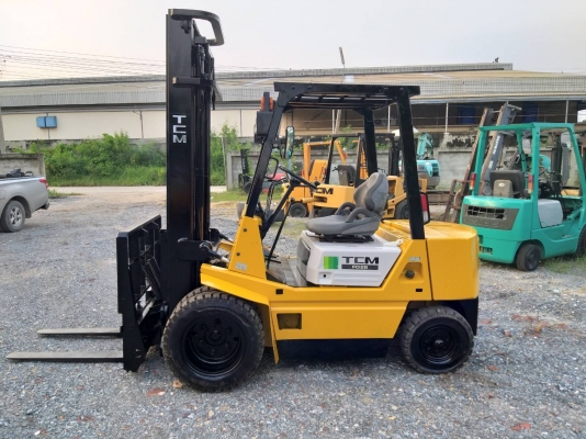ขายรถยก TCM FD25 Z2S เครื่องดีเซล C240 เสาสูง 4 เมตร งาเท ยกได้ 2.5 ตัน เกียร์ธรรมดา ล้อหน้าคู่ รถนอกนำเข้า ติดต่อ 063-5628992