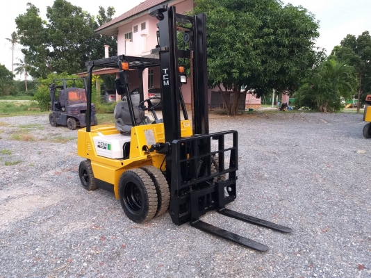 ขายรถยก TCM FD25 Z2S เครื่องดีเซล C240 เสาสูง 4 เมตร งาเท ยกได้ 2.5 ตัน เกียร์ธรรมดา ล้อหน้าคู่ รถนอกนำเข้า ติดต่อ 063-5628992