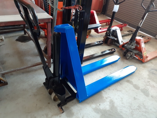 แฮนด์ลิฟท์ยกสูง