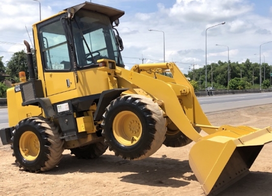 ขายรถตักล้อยาง KOMATSU WA80-3 นำเข้าเองจากญี่ปุ่น สภาพสวยพร้อม มีVDOการทำงานครับ