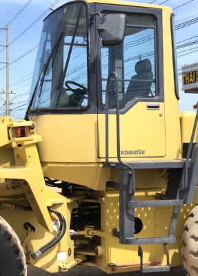 ขายรถตักล้อยาง KOMATSU WA200-3 รถนอกนำเข้าจากญี่ปุ่น สภาพสวยพร้อมใช้ มีVDOการทำงานครับ