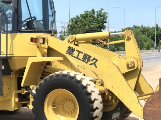 ขายรถตักล้อยาง KOMATSU WA200-3 รถนอกนำเข้าจากญี่ปุ่น สภาพสวยพร้อมใช้ มีVDOการทำงานครับ