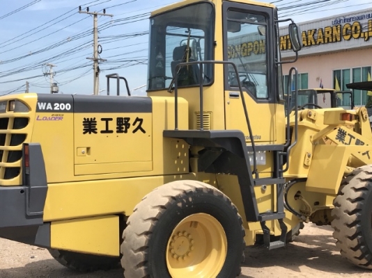 ขายรถตักล้อยาง KOMATSU WA200-3 รถนอกนำเข้าจากญี่ปุ่น สภาพสวยพร้อมใช้ มีVDOการทำงานครับ