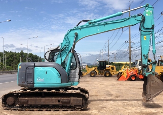 ขายรถขุด KOBELCO SK135SR ลายหัวกระแทก นำเข้าเองจากญี่ปุ่น สภาพสวยพร้อมใช้ มีVDOการทำงานครับ