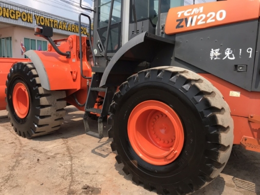 ขายรถตักล้อยาง HITACHI ZW220 นำเข้าเองจากญี่ปุ่น สภาพสวยพร้อมใช้งาน มีVDOการทำงานครับ