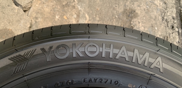 ยางป้ายแดง 205-70-15 Yokohama ปี 19 ตุ่มเป้งๆ เส้นสีจาง ยางป้ายแดง 205-70-15 Yokohama ปี 19 ตุ่มเป้งๆ เส้นสีจาง