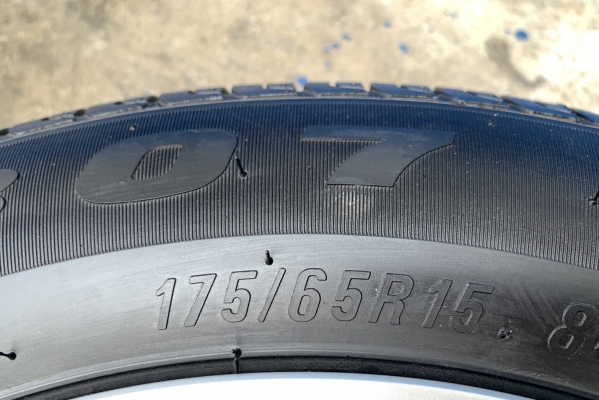 ล้อแม็กป้ายแดง Honda New Jazz ตัวรองท็อป ขอบ 15 พร้อมยางใหม่ป้ายแดง 175-65-15 Maxxis ปี 19 สวยกริ๊บๆ