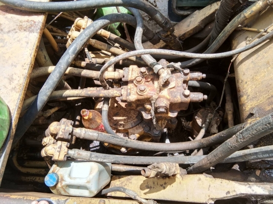 ขายKOMATSU PC200-5 คอลโทรลสั้นไฟครบไม่มีเอกสารราคา 420,000