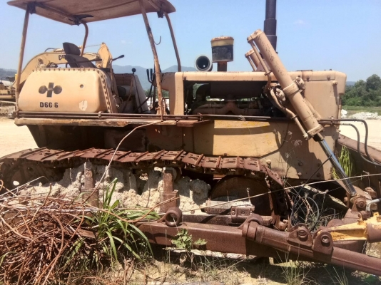 ขาย 295,000 รถแทรคเตอร์ KOMATSU D 60-6 เครื่องดี เกียร์แรง ช่วงล่างสวย รถพร้อมใช้ เอกสารซื้อขาย รถอยู่ ชลบุรี 090-772-3710 090-772-3708