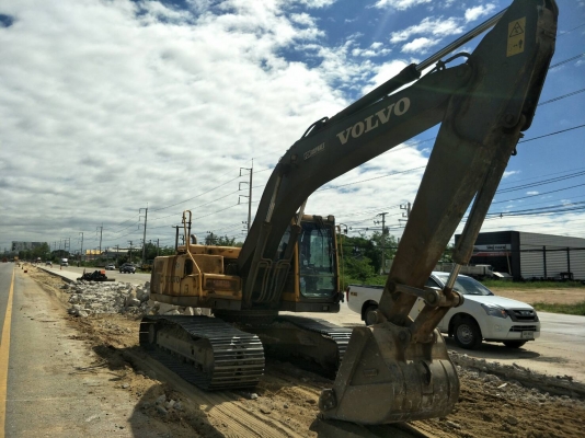 ขาย แบคโฮ VOLVO EC210B ปี58 มีทะเบียน ภาษีเต็ม สภาพพร้อมใช้งาน ราคา1,500,000บาท ขาย แบคโฮ VOLVO EC210B ปี58 มีทะเบียน ภาษีเต็ม สภาพพร้อมใช้งาน ราคา1,500,000บาท