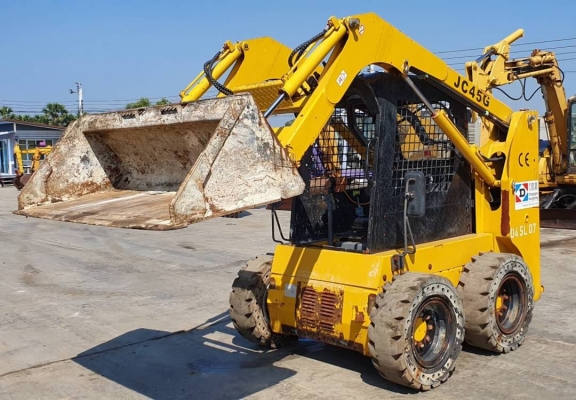 ขายด่วน175,000รถตักยกป๊อบแคทตักยก0.8ตันคิวยกสูง3เมตรรถขับเคลื่อน4ล้อระบบเกียทอกยางตัน4เส้นรถนอกเพื่งนำเข้ามายังไม่เคยใช้งานในเมืองไทยเลย