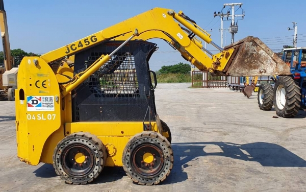 ขายด่วน175,000รถตักยกป๊อบแคทตักยก0.8ตันคิวยกสูง3เมตรรถขับเคลื่อน4ล้อระบบเกียทอกยางตัน4เส้นรถนอกเพื่งนำเข้ามายังไม่เคยใช้งานในเมืองไทยเลย