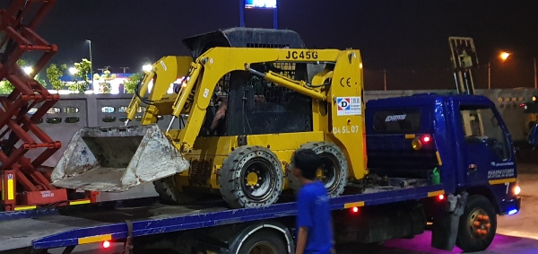 ขายด่วน175,000รถตักยกป๊อบแคทตักยก0.8ตันคิวยกสูง3เมตรรถขับเคลื่อน4ล้อระบบเกียทอกยางตัน4เส้นรถนอกเพื่งนำเข้ามายังไม่เคยใช้งานในเมืองไทยเลย