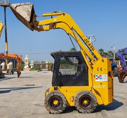 ขายด่วน175,000รถตักยกป๊อบแคทตักยก0.8ตันคิวยกสูง3เมตรรถขับเคลื่อน4ล้อระบบเกียทอกยางตัน4เส้นรถนอกเพื่งนำเข้ามายังไม่เคยใช้งานในเมืองไทยเลย