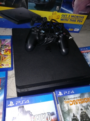 PS4 พร้อมอุปกรณ์แถม8เกมส์ 8000