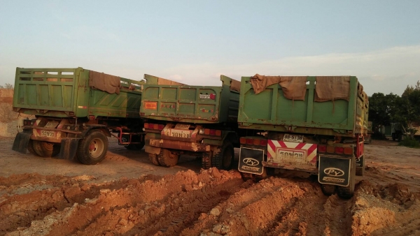 ขายเหมา 800,000 มี 4 พ่วง ลูกพ่วงดั๊ม 2 คาน กระบะดั๊มดี ยางดี ครัชซีสวย พร้อมใช้งาน เอกสารพร้อมโอน รถอยู่ โคราช 090-772-3710 090-772-3708 ขายเหมา 800,000 มี 4 พ่วง ลูกพ่วงดั๊ม 2 คาน กระบะดั๊มดี ยางดี ครัชซีสวย พร้อมใช้งาน เอกสารพร้อมโอน รถอยู่ โคราช 090-772-3710 090-772-3708