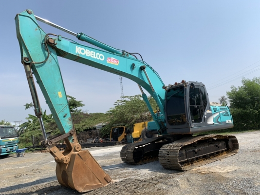 ขาย 1,280,000 บาท  KOBELCO  SK 200 YN 11 SUPER.  ทำงาน 13,xxx ชม เครื่องดี  ปั้มแรง  เอวแน่น ไฟฟ้าครบ  เฟรมสวย โช่ใหม่ 2 ข้าง ช่วงล่างเต็ม แอร์หนาว เอกสารแจ้งจำหน่าย  อยู่ นครปฐม  โทร 0626426323