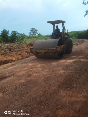 ขาย 790,000 รถบด CAT CS-563D เล่มทะเบียน ขนาด 10 ตัน เครื่องดี ปั้มสั่นแรง เอวแน่น 2 เพลา ยางดี รถสวยพร้อมใช้ เอกสารเล่มพร้อมโอน  รถอยู่ พนมสารคาม 090-772-3710 090-772-3708