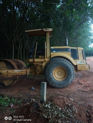 ขาย 790,000 รถบด CAT CS-563D เล่มทะเบียน ขนาด 10 ตัน เครื่องดี ปั้มสั่นแรง เอวแน่น 2 เพลา ยางดี รถสวยพร้อมใช้ เอกสารเล่มพร้อมโอน  รถอยู่ พนมสารคาม 090-772-3710 090-772-3708