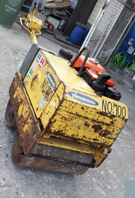 รถบดดินแบบเดินตามยี่ห้อBOMAGรุ่น BW 61 KS เครื่องยนต์คูโบต้า E 75-NB สตาร์ทได้2ระบบ แบบมือหมุนและสตาร์ทด้วยกุญแจ มาจากญี่ปุ่น สภาพสวย สีเดิมๆ พร้อมใช้ครับ