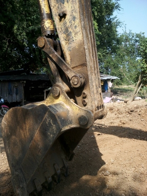 ขายKOMATSU PC200-6 ไฟตัดเครื่องดีไม่มีไอ ปั้มแรงช่วงล่างดีเอกสารเล่มราคา 470,000