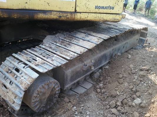 ขายKOMATSU PC200-6 ไฟตัดเครื่องดีไม่มีไอ ปั้มแรงช่วงล่างดีเอกสารเล่มราคา 470,000