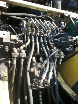 ขายKOMATSU PC200-6 ไฟตัดเครื่องดีไม่มีไอ ปั้มแรงช่วงล่างดีเอกสารเล่มราคา 470,000