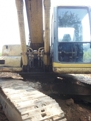 ขายKOMATSU PC200-6 ไฟตัดเครื่องดีไม่มีไอ ปั้มแรงช่วงล่างดีเอกสารเล่มราคา 470,000