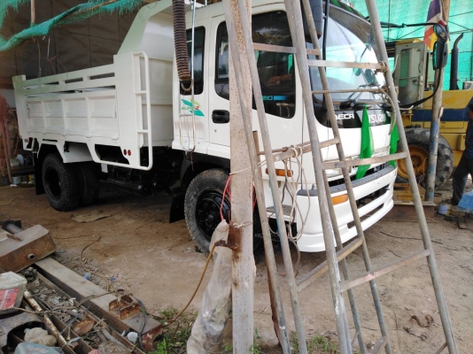 ขายรถบรรทุกหกล้