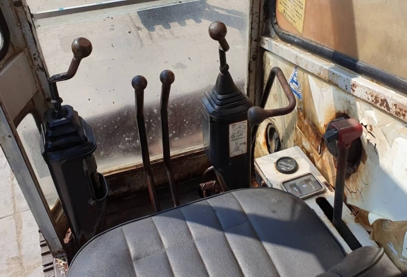 ขายด่วน285,000บาทแบคโฮขนาด5ตันHITACHIEX50แทคเหล็กหัวเก๋งเทียบเท่าPC50คลนโทลน้ำมันปั้มนี้วเร็วแรงไม่โหลดเครื่อง 3สูบ อีซูซูรถนอกเพื่งนำเข้ามาใหม่จากญี่ปุ่นยังไม่ได้ใช้ในไทยเลยมีลายหัวกะแทกบูมอาม์สวยเอวแน่นชั่วโม่งทำงานน้อยชั่วโม่งเอกสารอินวอย