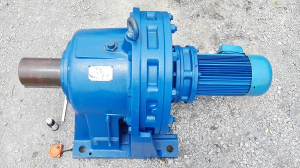 มอเตอร์เกียร์ทดรอบช้าญี่ปุ่น SUMITOMO JAPAN ขนาด 7.5 HP อัตราทด 1 : 559 (2.5 rpm) เพลาออกโต 5.5&rdqu