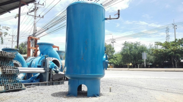 ถังพักลมเปล่าทรงตั้ง ขนาดความจุ 1500 ลิตร ถังหนาสภาพสวยสดใหม่พร้อมใช้